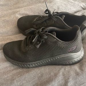 Skecher’s black women’s slip on Sz 6